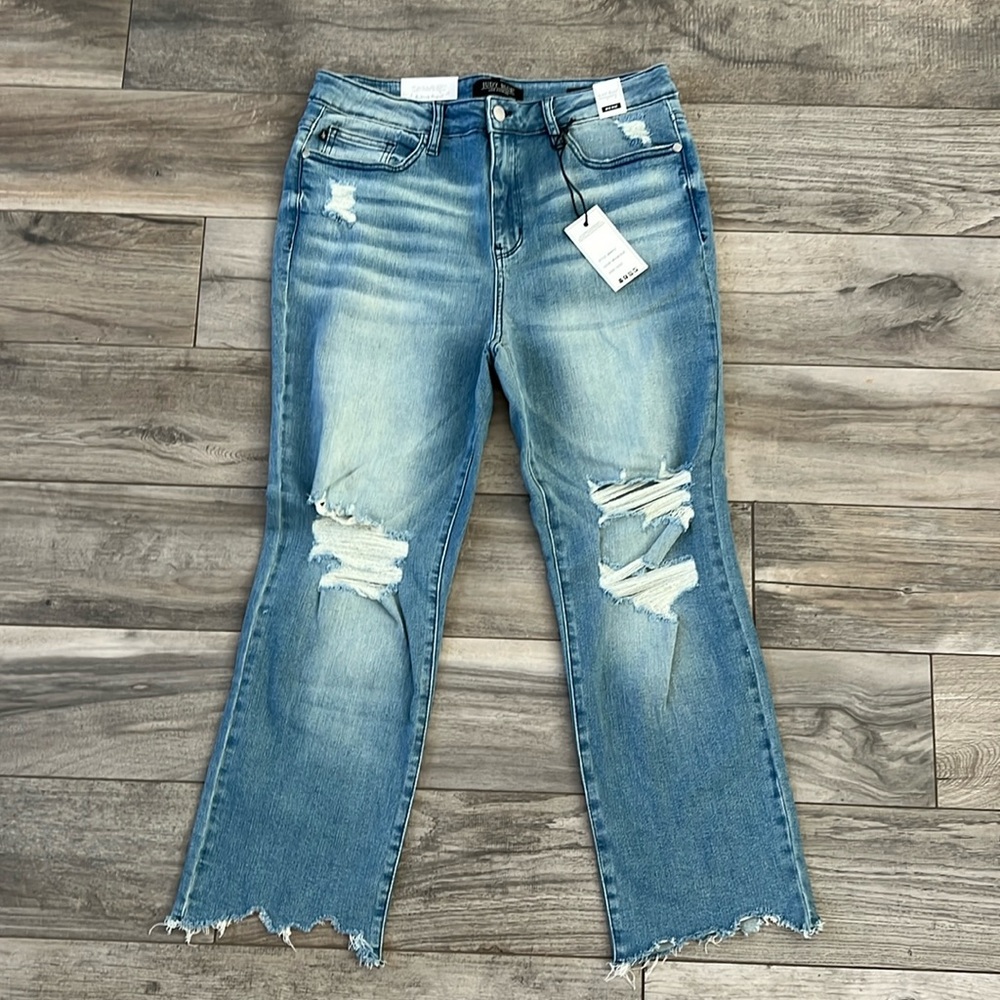 Judy blue jeans, 15/32 size, new with tags straight crop mid rise.